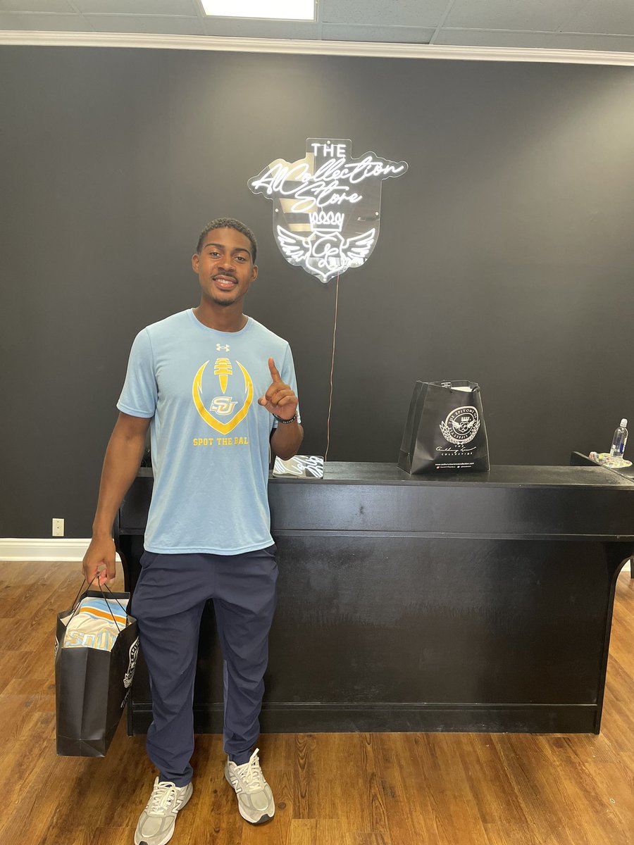 ALCollection's tweet photo. #KingSalute to @JRB1ood for stopping by #TheALCollectionStore and shopping w/ us on this #SundayFunday #GeauxJags #ProwlAsOne https://t.co/yUULwtUFQf