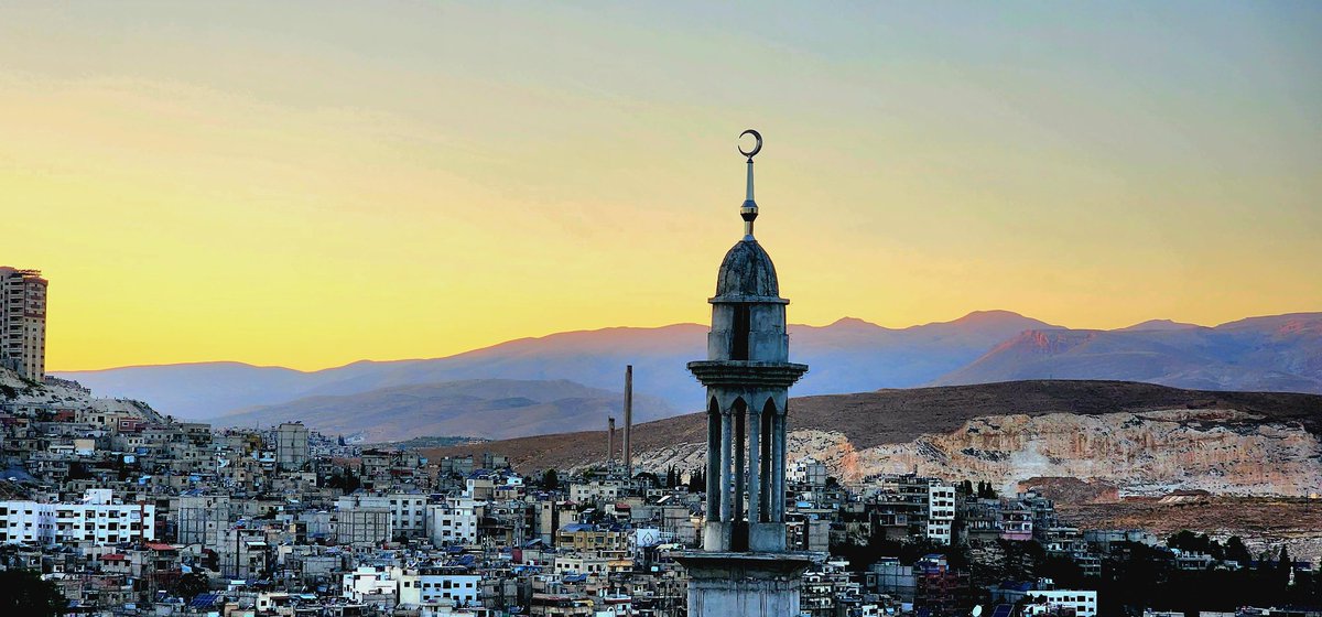 DanaJournal's tweet photo. Today's sunset 🌞 
كل ما يقرب الخريف منبلش نشوف لوحات فنية بالسما خاصة بوقت الغروب ... سبحان الله لحظات بتجنن
 من غروب الشمس اليوم بدمشق 

#Syrian #love #explorepage #explore #tbt #Syria #Damascus #style
#ksa #Egypt #سورية #طبيعة #ماشاء_الله #سبحان_الله #الحمدلله #سفر #حب  #سوريا https://t.co/Kx6UXa3QNq