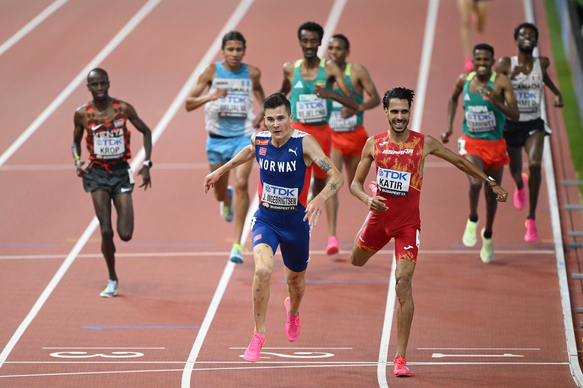 So close 😳 Men's 5000m podium 🥇 Jakob Ingebrigtsen 🇳🇴 🥈 Mohamed Katir 🇪🇸 🥉 Jacob Krop 🇰🇪 #WorldAthleticsChamps