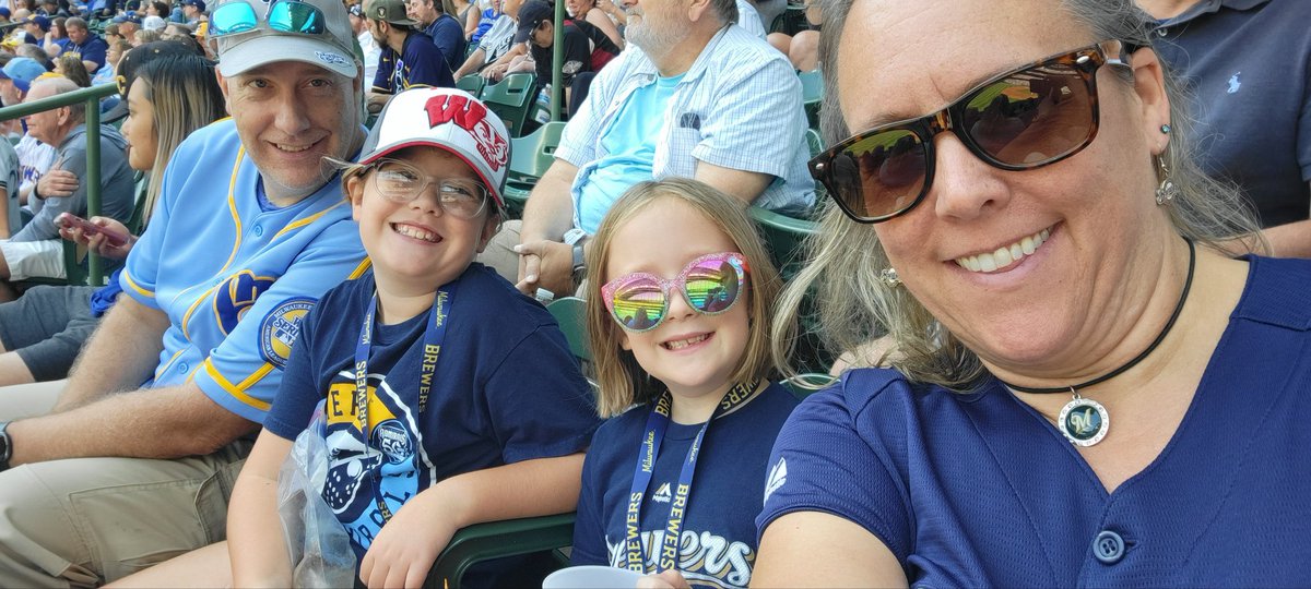 czswim's tweet photo. #ThisIsMyCrew 💛💙💛💙 https://t.co/EruWIATkuf