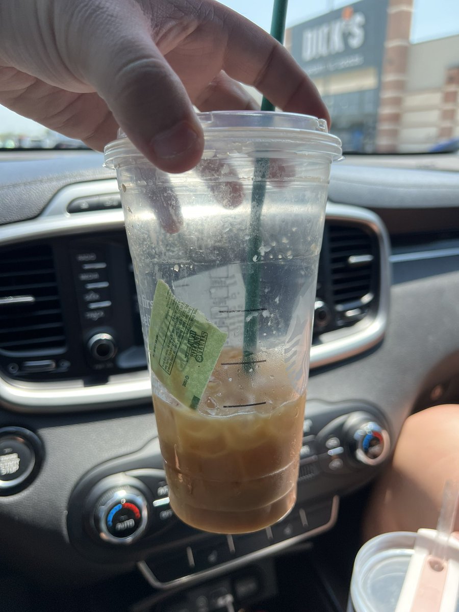 _danieljperez's tweet photo. @Starbucks DO BETTER 🤬🤮🤢😵 #coffee #openpacketofsugar #objectincoffee #gross #starbuckscoffee https://t.co/DjOLzDj42I