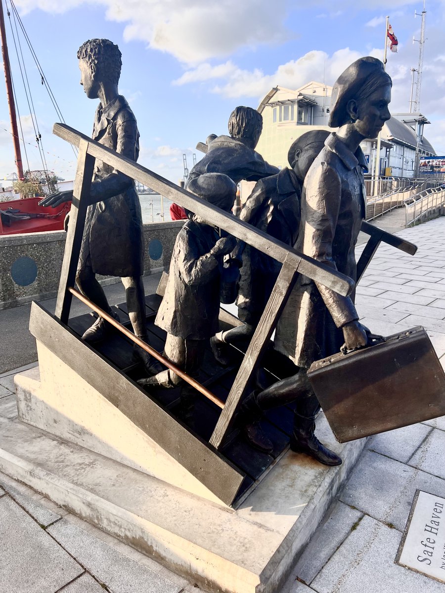 #Saturdaystatue 'Kindertransport', Harwich, created 2022 by sculptor @wolter_ian. This month sees the release of the film One Life which tells the remarkable story of Nicholas Winton who arranged for the rescue of hundreds of children from Czechoslovakia & certain death in 1938/9