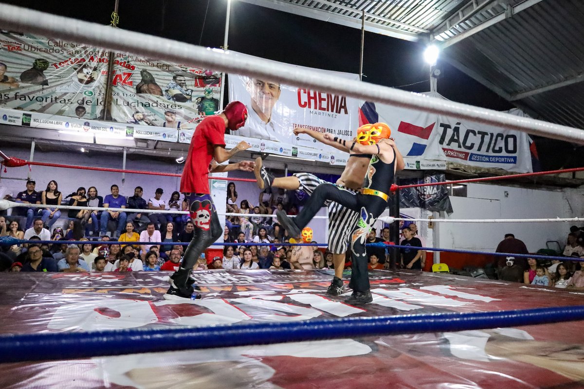 chemamtz_'s tweet image. Nos la pasamos muy bien ayer en las luchas, gran evento con maravillosas personas. La #LuchaLibre es también un reflejo de quienes somos y de nuestras raíces, en #Jalisco no nos dejamos vencer pese a la adversidad, sigamos #Luchando por la transformación del estado.

Muchas