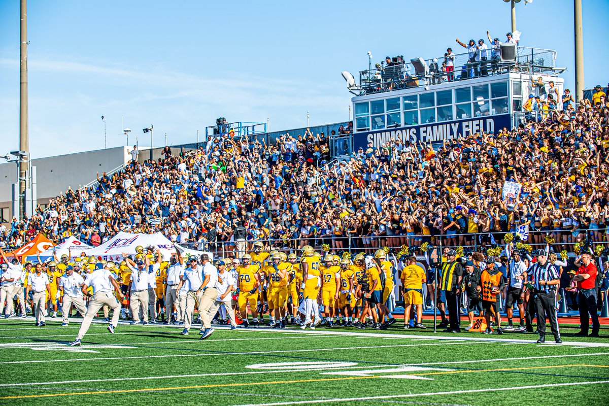 This episode of #AmazingAlumni is brought to you by the letter 'A' and @STA_Football .