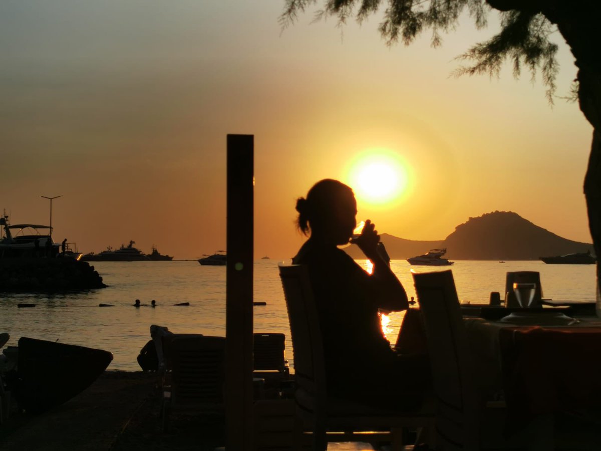 nickmoloney's tweet photo. Dinner with @nicolaevanshk #sunset #turkey https://t.co/zWVBjMhCQy