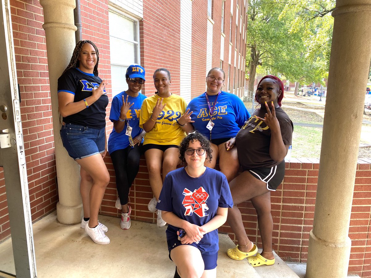 SFA Poodles tweet media