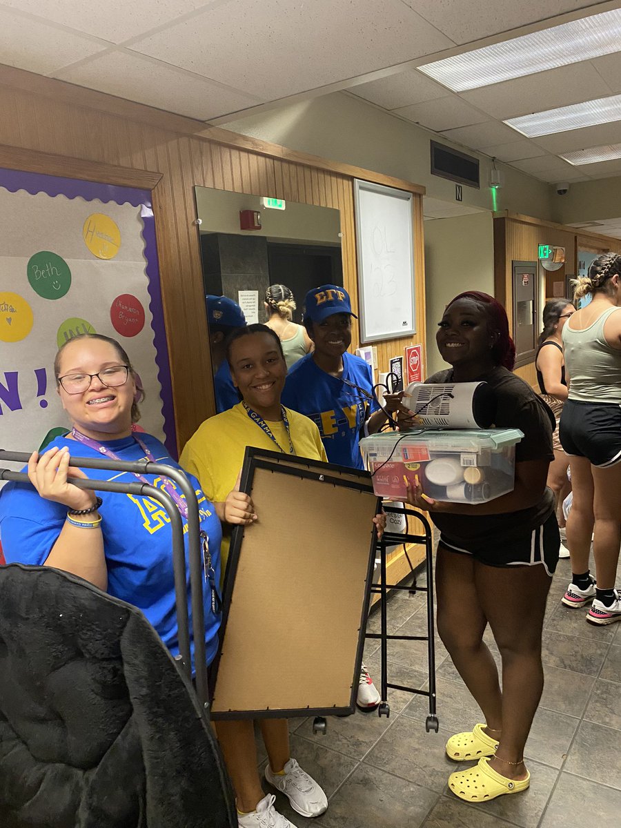 SFA Poodles tweet media