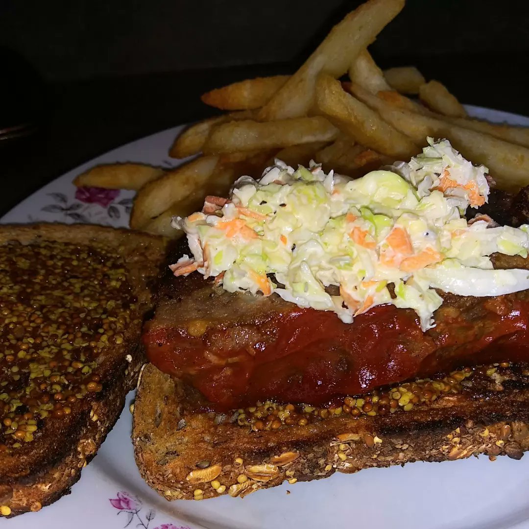 MccanirishHelen's tweet image. Tonight #meatloafsandwich then #icecreamsundae with #rumsauce