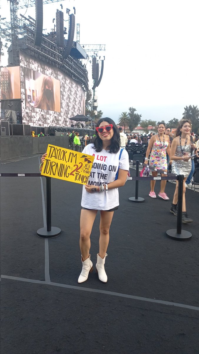 _degardenia's tweet photo. @taylornation13 I'm turning 22 tonight at #THEErasTourCDMX #TheErasTour https://t.co/LLsXTMiajD