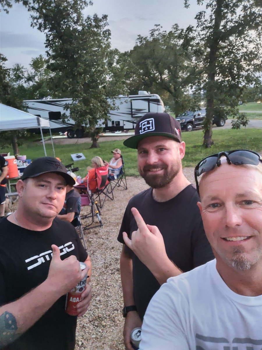 BGriff01's tweet photo. #CampKickstart notched a few more spots away from those guys with the magic start buttons on their bikes.
Also… Mouldy found himself a new sponsor for license plate covers.
#ODMC #EVS #MyShatteredPinky https://t.co/QL9ShU0y4a