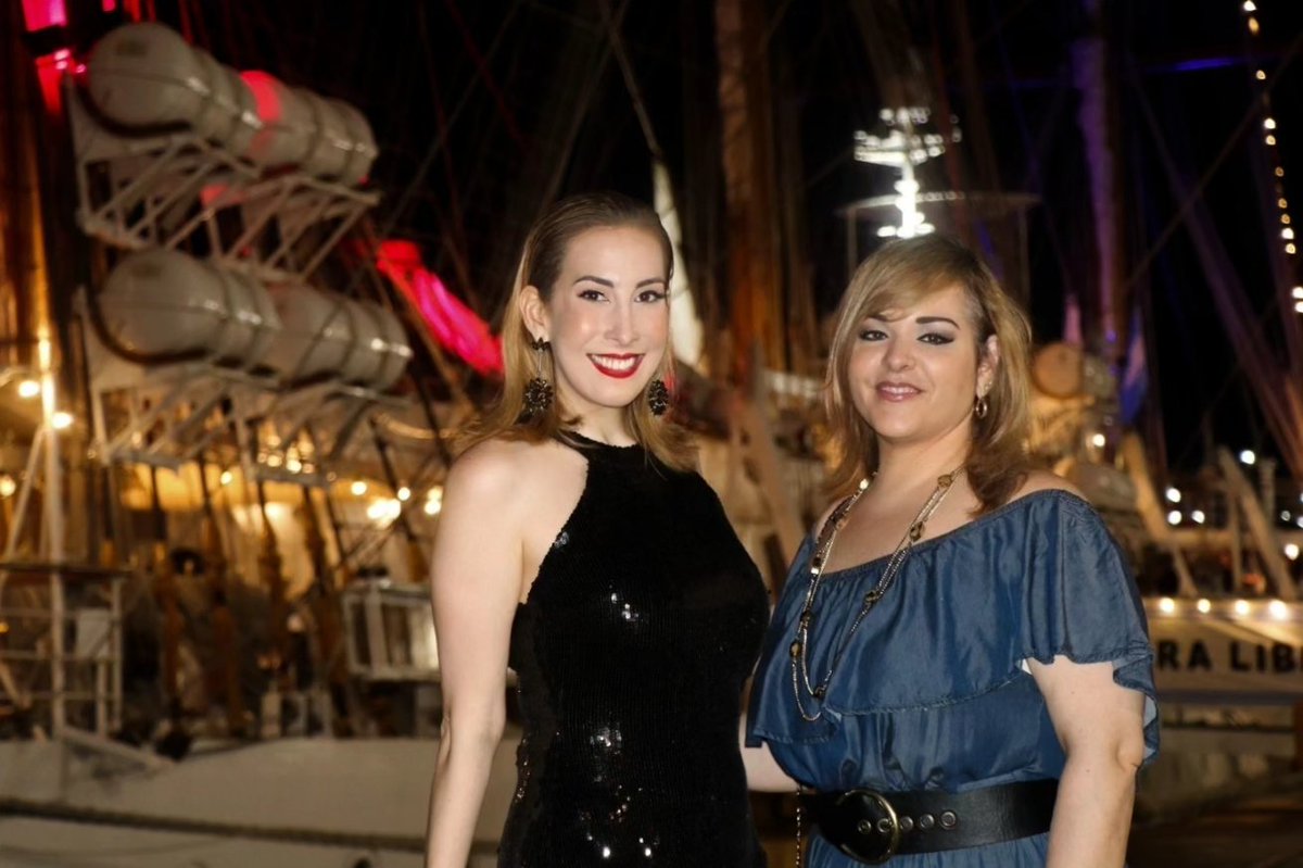 ¡Descubre la magia del mar y la fusión de culturas en el Puerto Balboa de Panamá! Tuvimos el placer de ser recibidos por la Embajada de Argentina y la majestuosa Fragata Libertad. Fue una experiencia única donde pudimos sumergirnos en el mundo del marino y su fascinante estilo de