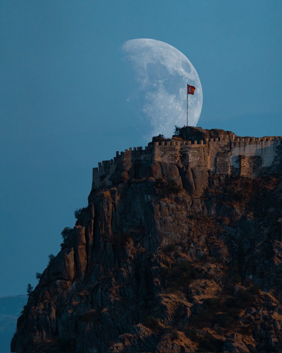 Büyük Taarruzun yıl dönümünde şuraya bşr Afyon Kalesi koyayım😁