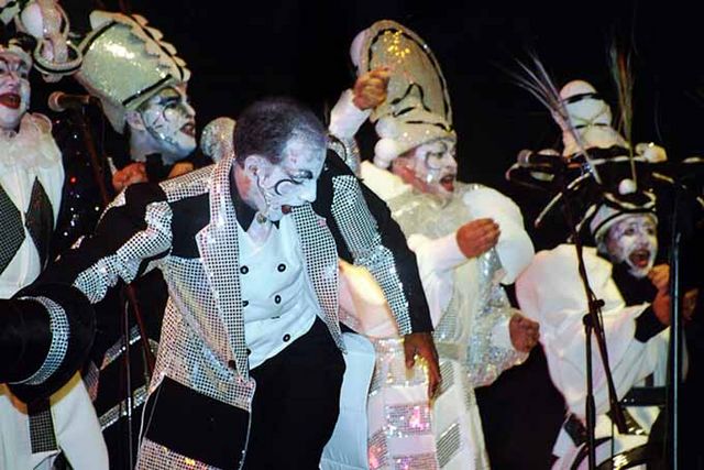 Hay chances importantes de que vuelva Colombina Che y sea una de las animadoras del próximo Carnaval. 
Se está reuniendo el elenco con varias figuras que ya estuvieron en la murga y en breve definirán si llegan a tiempo a la prueba de admisión. De lo contrario será en 2025.