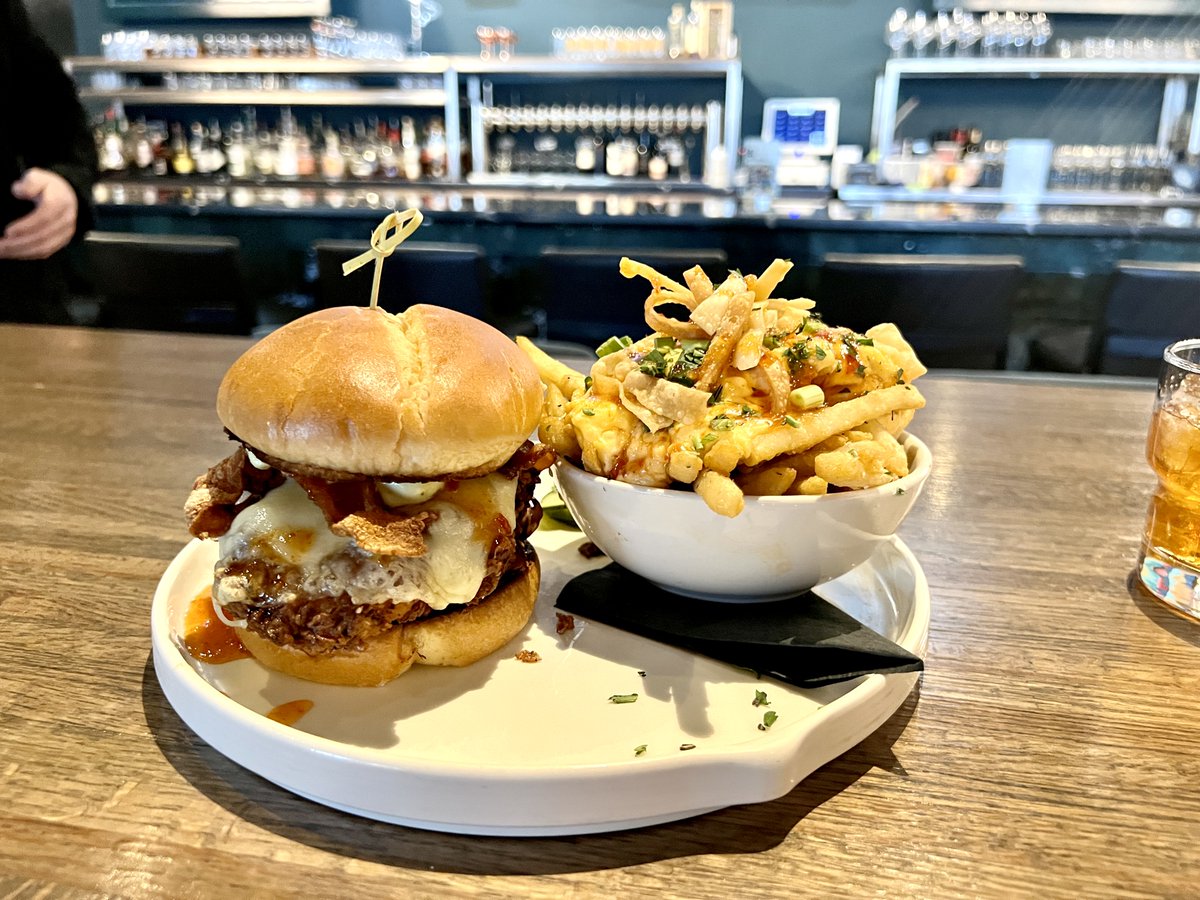 OmahaRestWeek's tweet photo. Welcome 402 Eat + Drink to #ORW2023! π Local flavors, crab rangoon fries, avocado aioli chicken sandwich β all in one menu. Sip microbrews & wines for a complete dining experience: https://t.co/RWOHh5iTPQ https://t.co/1OHmO37okC