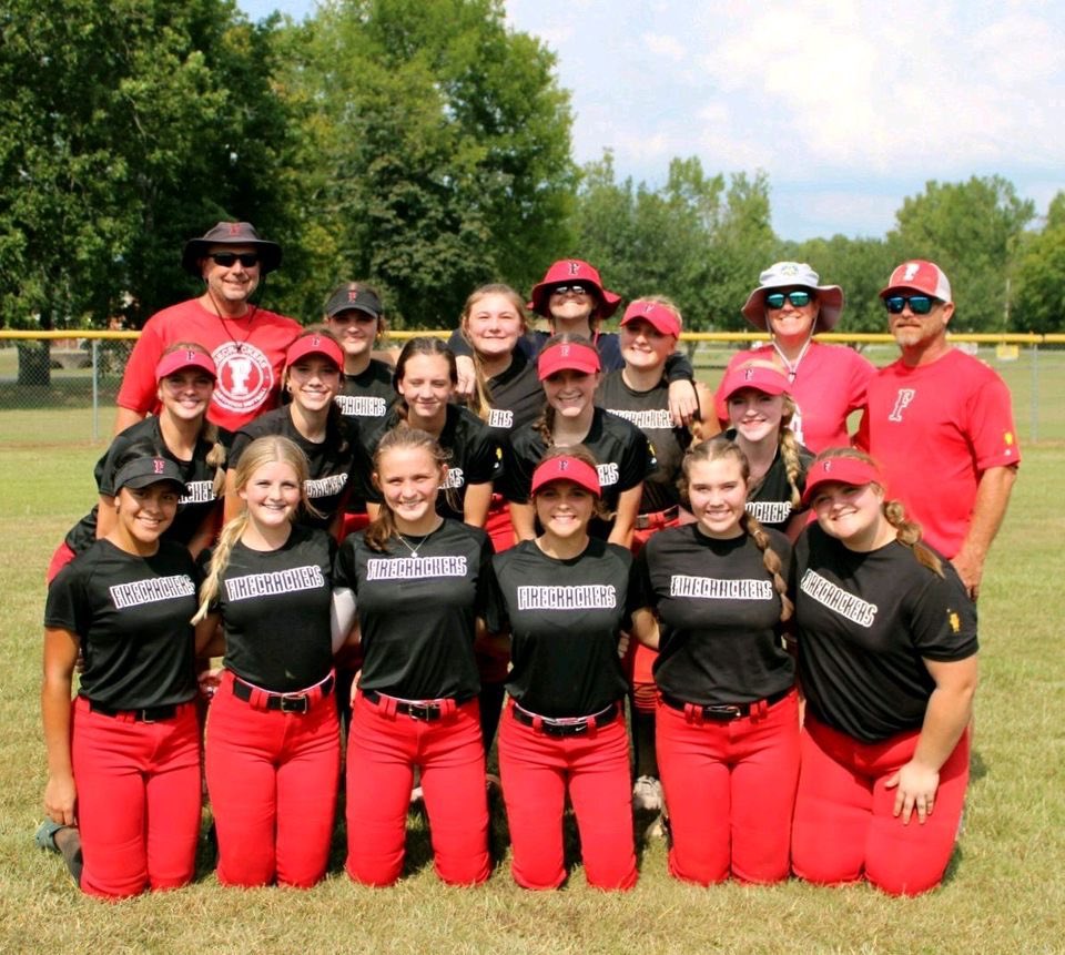 holley_devaughn's tweet photo. Had a great 6 hour camp with this great group of girls! So ready to get on the field with them!! Thank you coach @BSherSB for coming out and working with us today. @firecrackers26  #FCFF https://t.co/Reg58UQAn4
