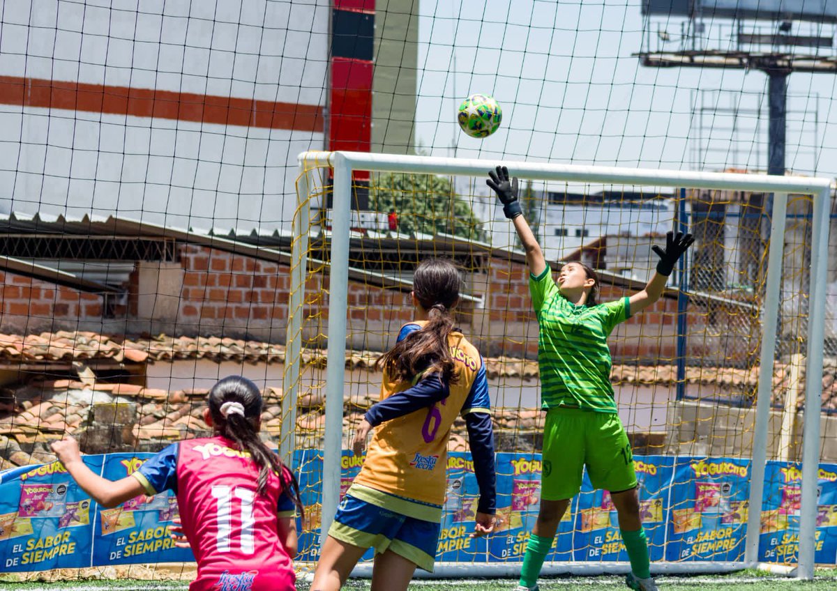 Las chicas se tomaron este domingo la #copayogurcito <a href="/Freskaleche/">Freskaleche Oficial</a> en #Bucaramanga