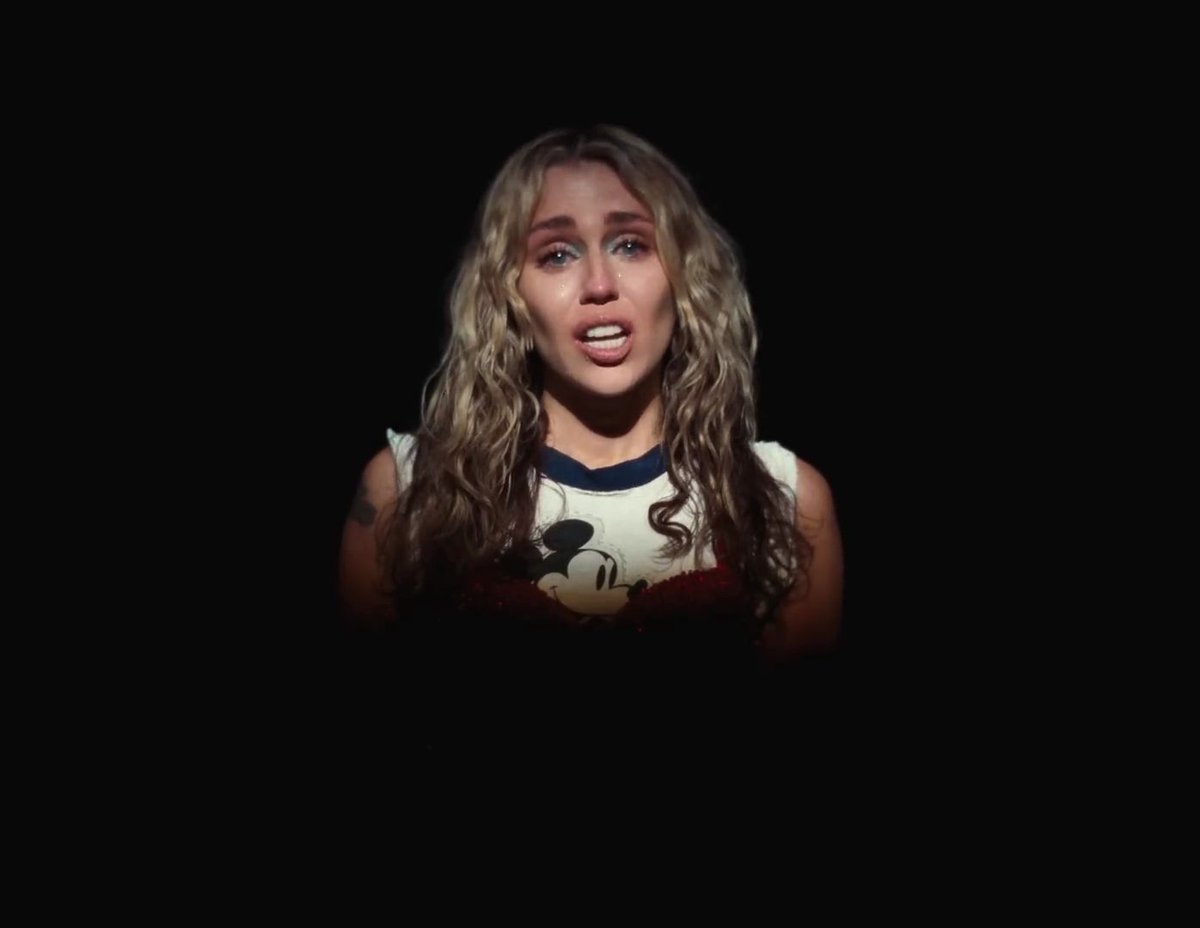 TheMileyDiaries's tweet photo. 📸 Screencaptures of @MileyCyrus #UsedToBeYoung have been added to the gallery!

https://t.co/KrcNWbQt9F https://t.co/X87r3dimnF