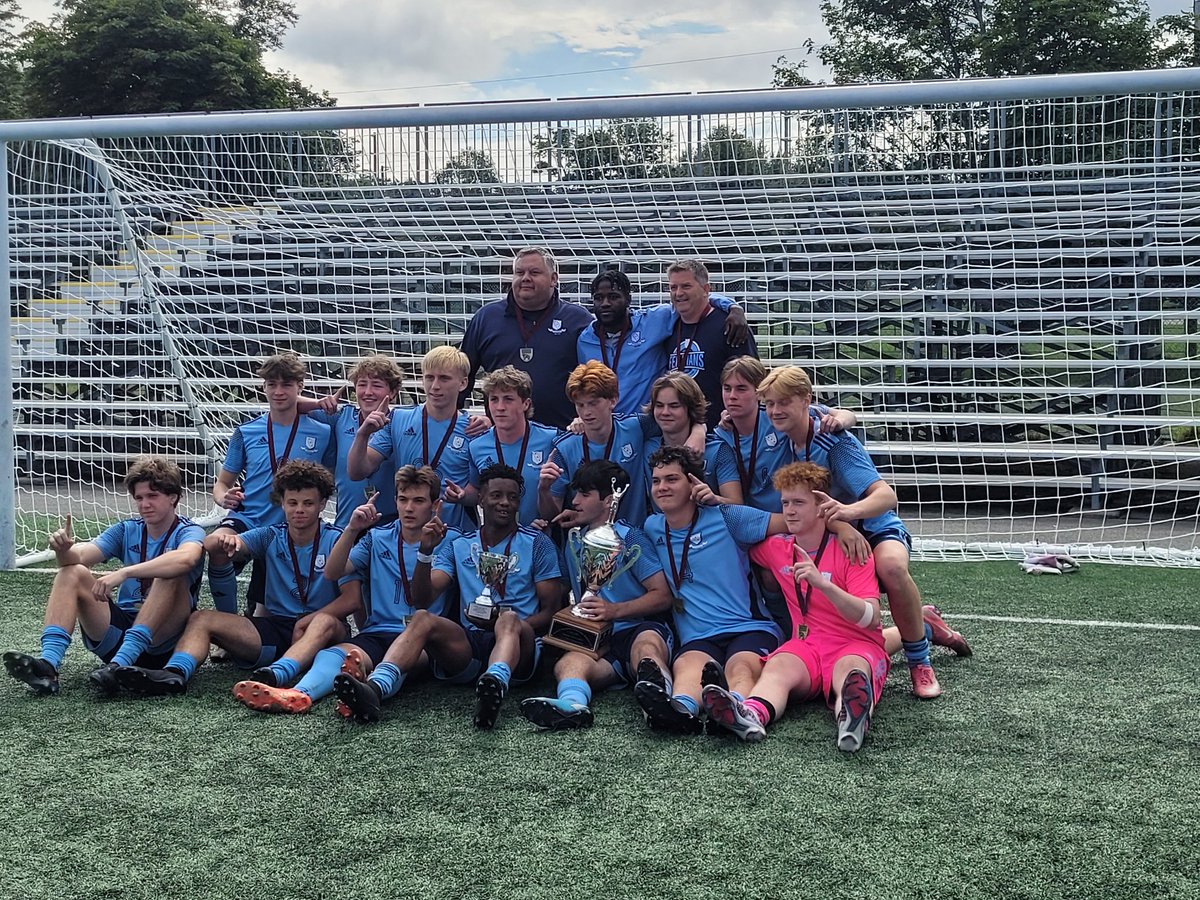 debbiedyer18's tweet photo. Fieldians  Athletics BU17 win gold in the NLSA BU17  Premier Youth League..heading to Nationals  in Moncton in November https://t.co/fGbCWI4uld
