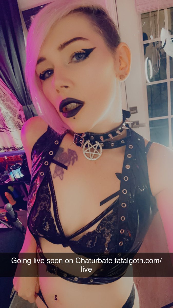 🔴 Going live soon on @Chaturbate! Edge with me all night long 💦 Link-in-bio! ⛓️ BDSM | Switch | Submissive | Fetish | Fuckmachine | Brat | Cum Denial | Edging ⛓️