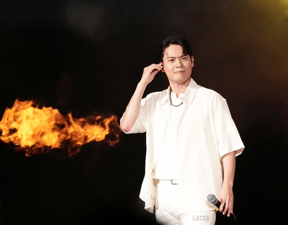 2023.08.26 파크콘서트

#라포엠 #LAPOEM
#유채훈
 헤파이스토스가 노래하는거 같아