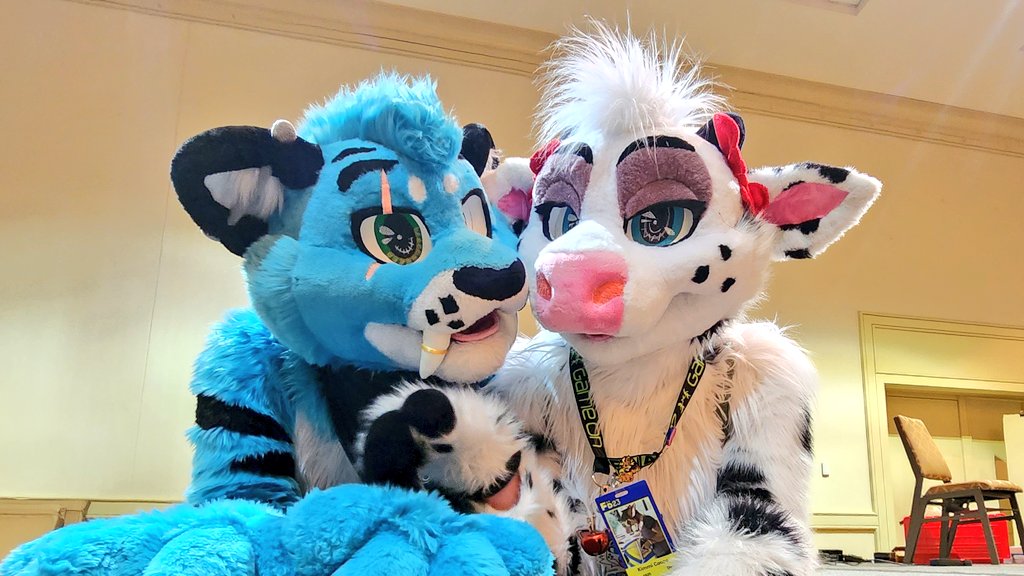 KimmiCocoa's tweet photo. Thanks #Furrydelphia2023 for such a great weekend! https://t.co/67eG7Y4i1J