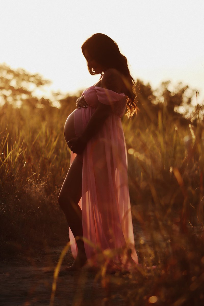 She makes pregnancy look flawless…. #maternityshoot #lastbaby #photography