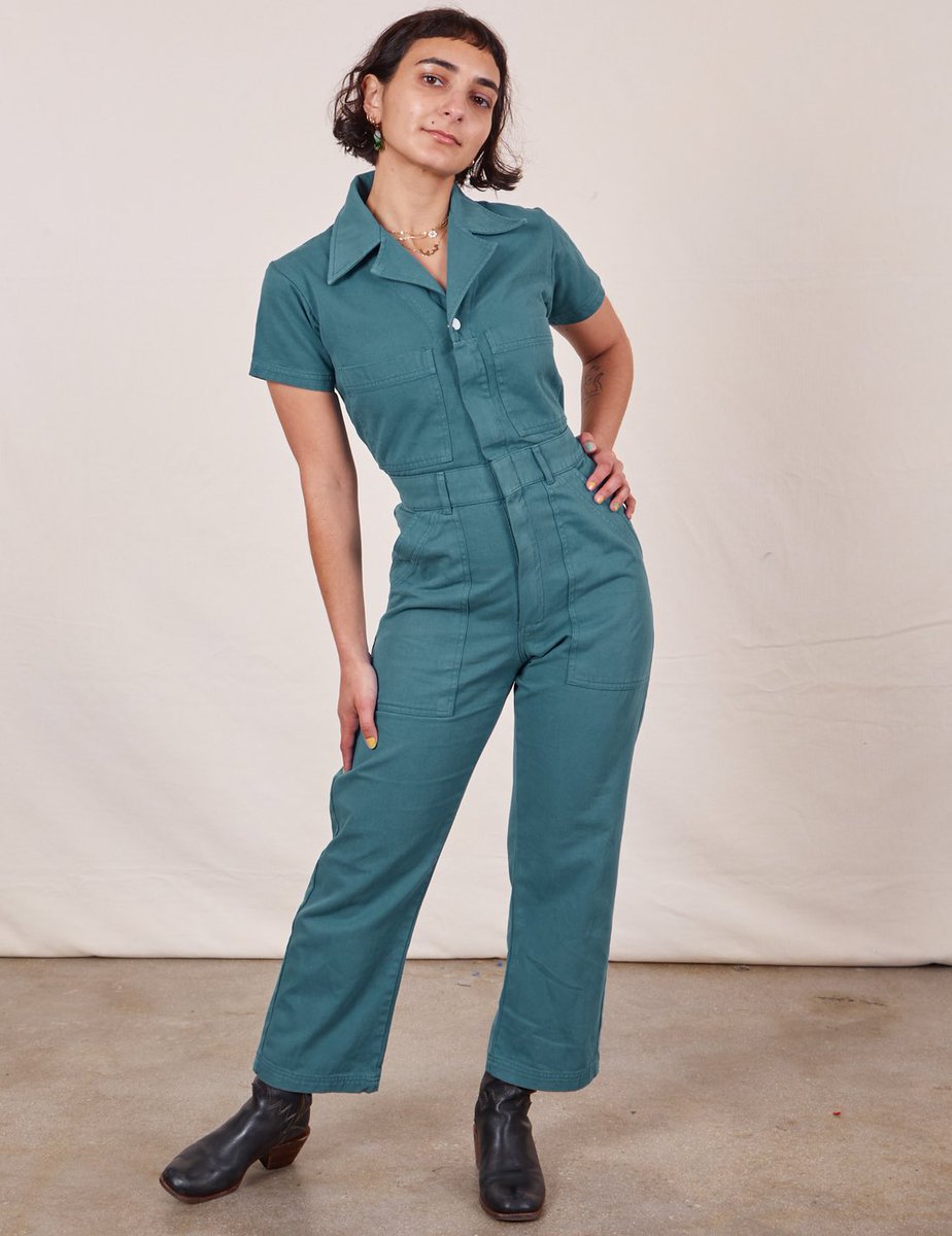 jetlagfits's tweet photo. very provisionally until we get an actual fit check that isn’t in a terrible angle, i think ben is wearing the big bud press marine blue jumpsuit

most importantly, adam is wearing a one of a kind @twitchy_sparrow ben doyle keychain! https://t.co/i0uoyFyRVd