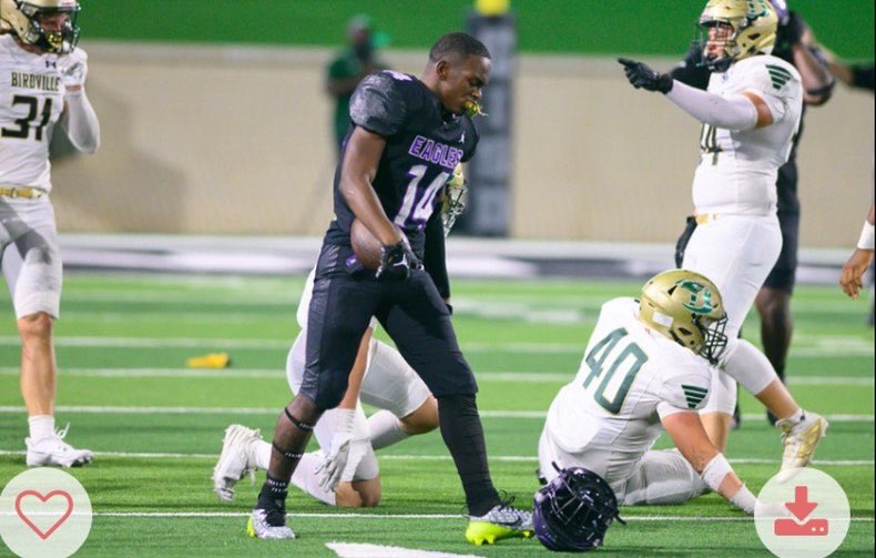 JordanG82059802's tweet photo. Feel good to be back 1-0 @CTownEaglesFB @CarlosLynn https://t.co/p6vbkvFVWy