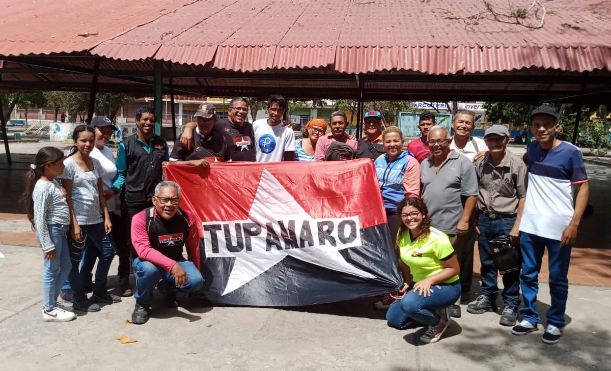 TUPAMARO en despliegue en <a href="/MrtLara2/">Tupamaro Lara</a> escuchando al pueblo, sus propuestas, sus descontentos, demandas e inquietudes.

Ratificando las palabras de nuestro Presidente <a href="/NicolasMaduro/">Nicolás Maduro</a> quien nos convoca al liderazgo colectivo, somos electos por el pueblo y para el trabajamos día a día.