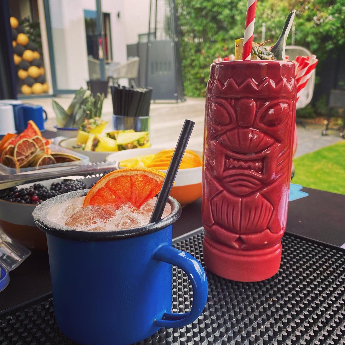 Epic party at Amanda’s to round off a busy #bankholiday weekend - cheers! 🍹🎉
.
.
#popup #cocktailbar #leighonsea #essex