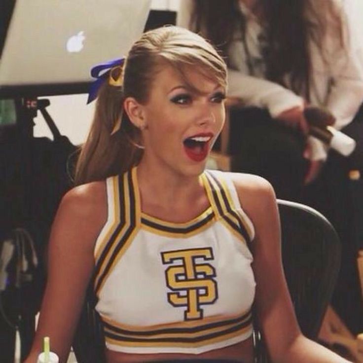 ccmidnights's tweet photo. - this or that! (music video)
Shake it off or Anti-hero https://t.co/0IDxW7HUfk