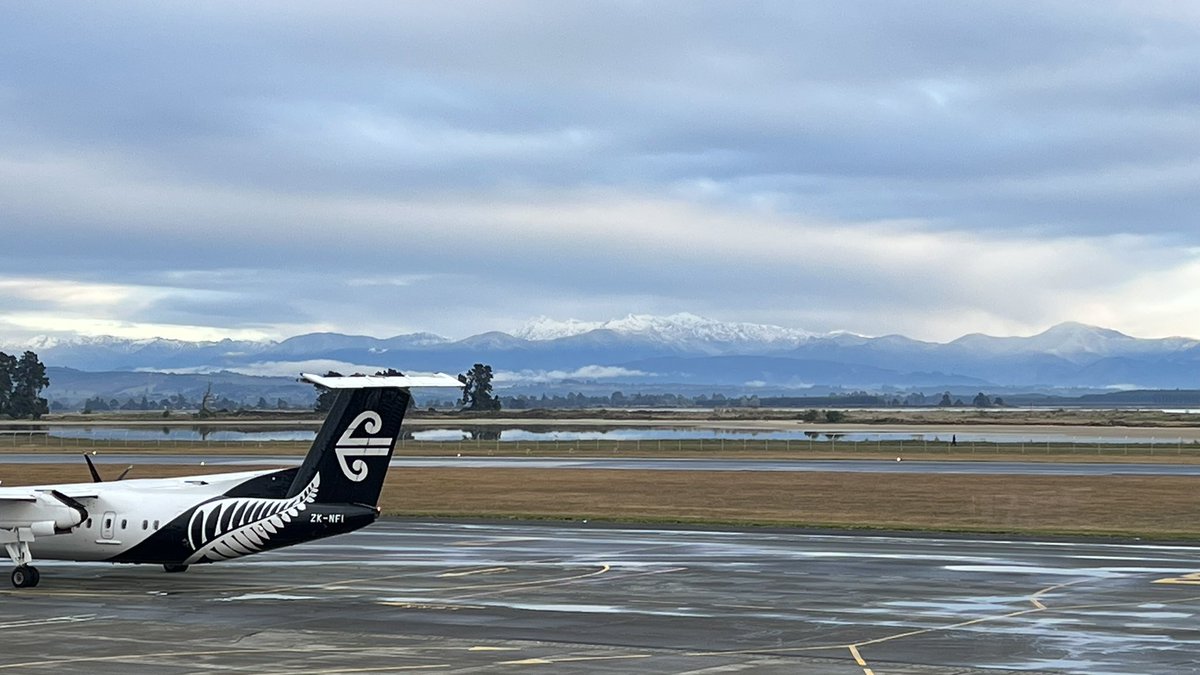 mrwolf_nz's tweet photo. Fresh snow on the North Western ranges of Nelson. Great views from the airport this morning 
@WeatherWatchNZ @FlyAirNZ https://t.co/K3AO2a97Is