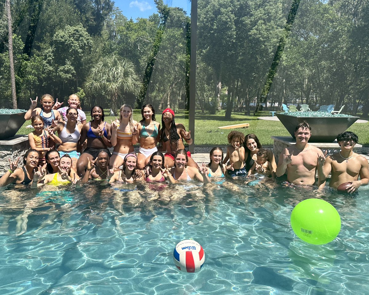 Sunday Funday with the Bulls! 

#HornsUp🤘 | #RunWithUs