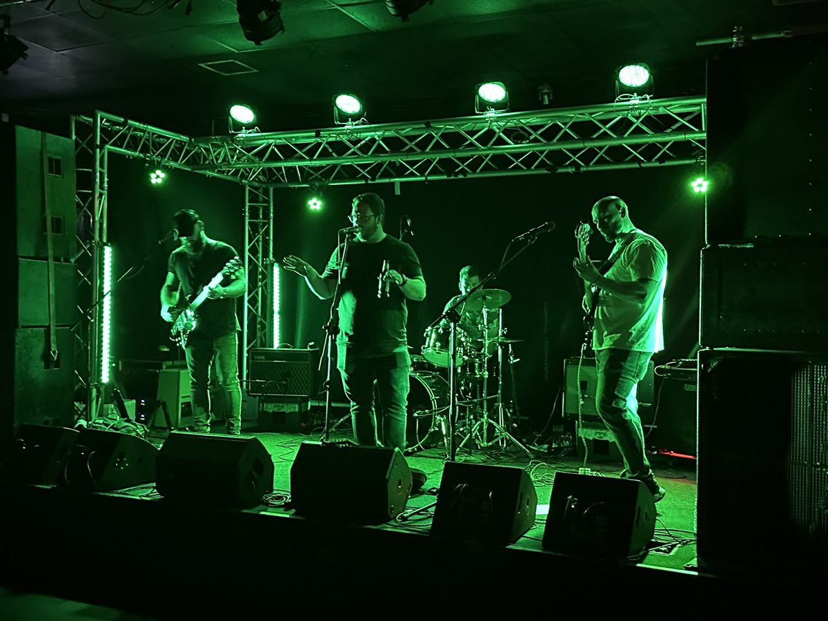 theshtooks's tweet photo. We had great fun playing some new and old tunes to the beautiful people of #Bedford last night. Thanks to @BedfordEsquires for having us, and to you all for singing and dancing with us. We’ll see you again soon. ❤️🎶🎸 https://t.co/GLkGrNhgcj