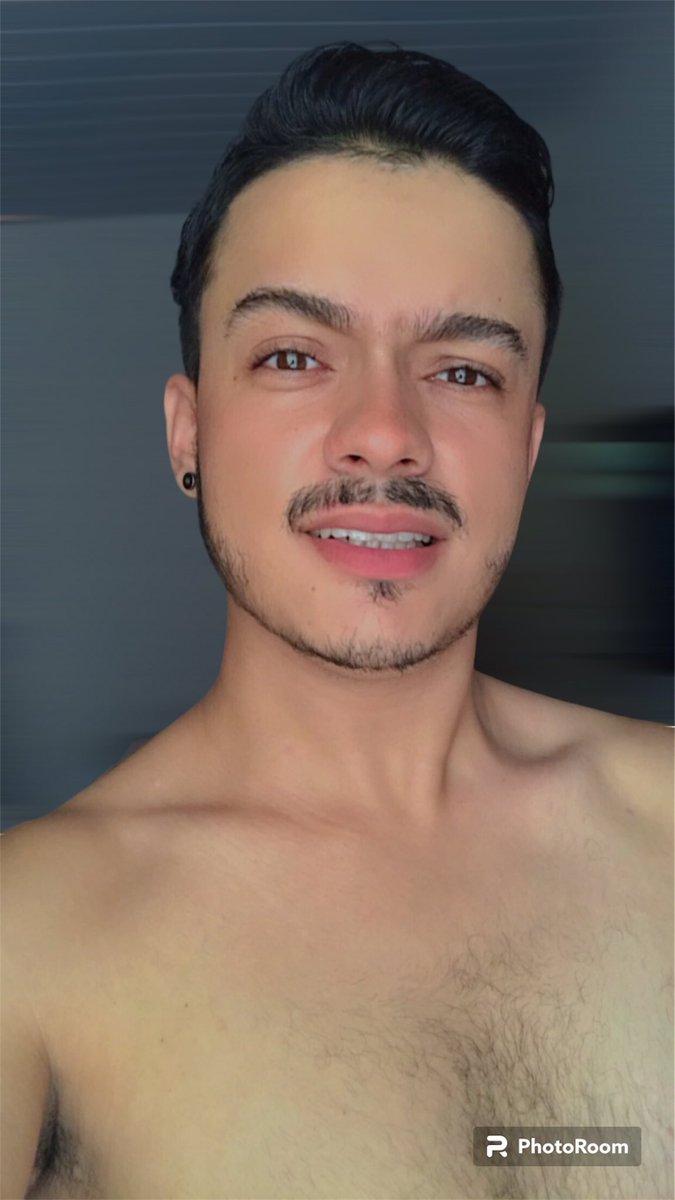 Lukinhaas_Rod's tweet photo. Fiz uma #fileirinha de 5 mas o tt só deixou postar de 4😌🤨…
#Domingo https://t.co/Zsjrwvuch1