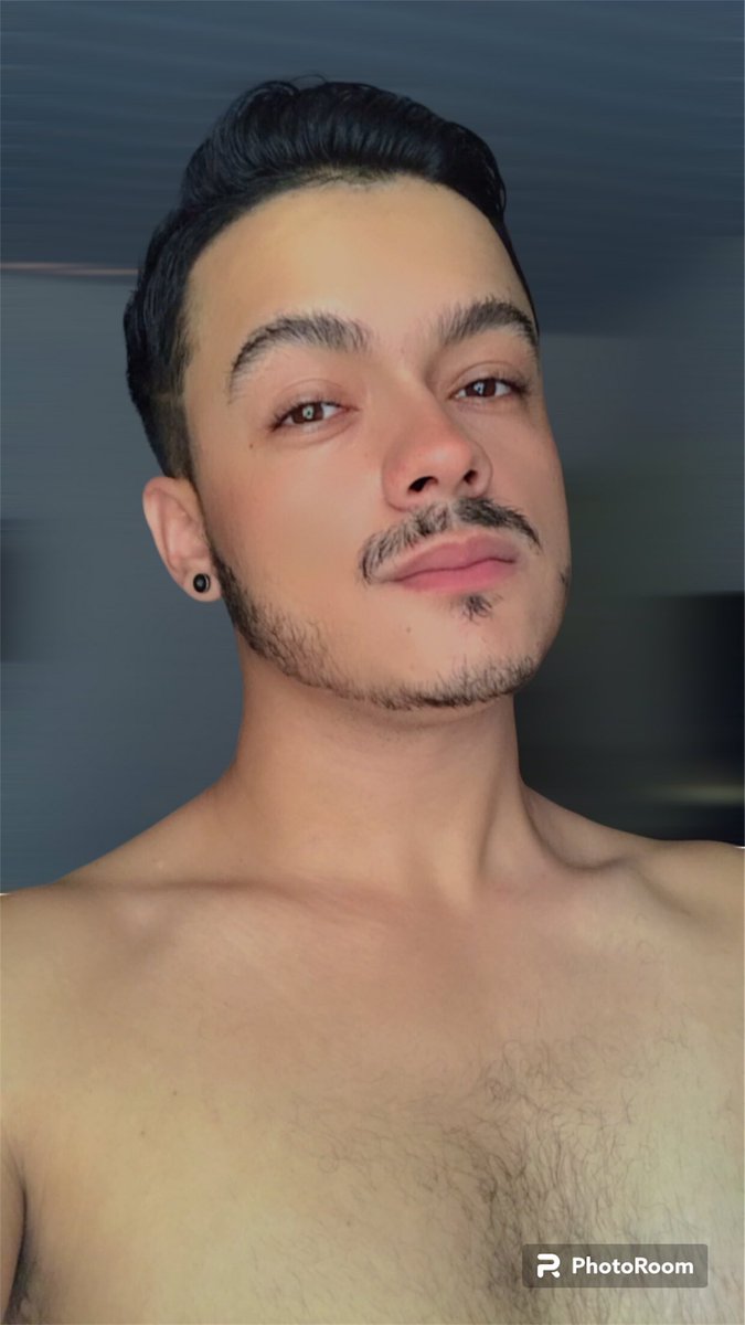 Lukinhaas_Rod's tweet photo. Fiz uma #fileirinha de 5 mas o tt só deixou postar de 4😌🤨…
#Domingo https://t.co/Zsjrwvuch1