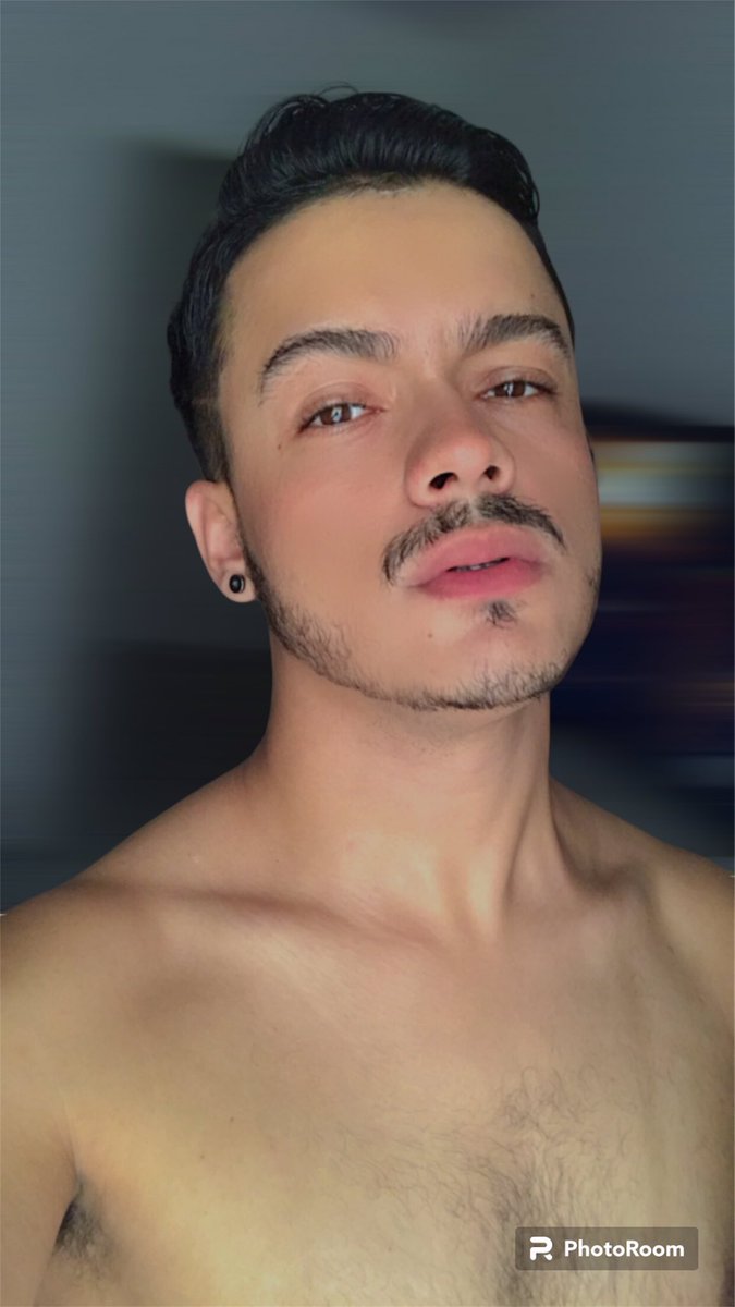 Lukinhaas_Rod's tweet photo. Fiz uma #fileirinha de 5 mas o tt só deixou postar de 4😌🤨…
#Domingo https://t.co/Zsjrwvuch1