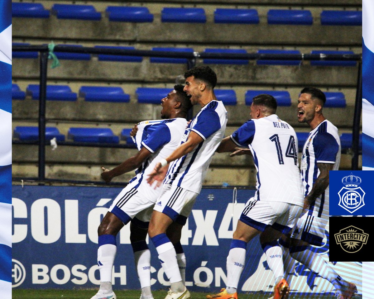 recreoficial's tweet photo. 📸 Así se celebra un gol en el #Decano. 

💙🤍#RecreIntercity 1-0 ⚫⚫ https://t.co/LsP4WW6xOf