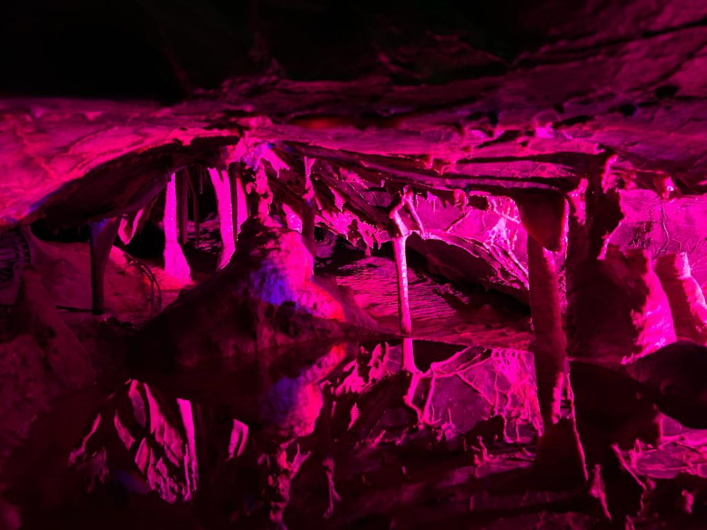 CheddarGorge_'s tweet photo. These beautiful features in Cox's Cave are unmissable... https://t.co/rXiS83VMHV