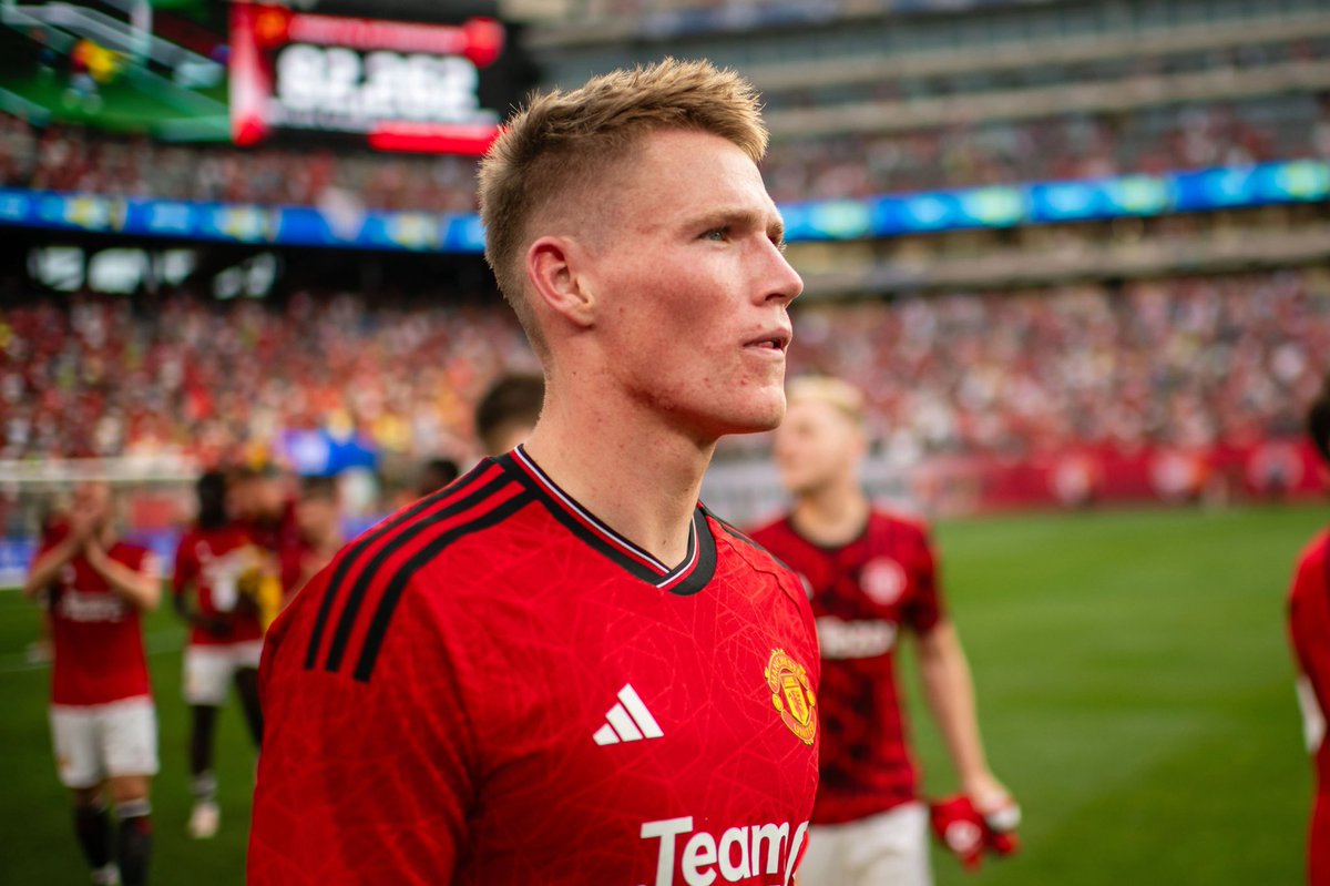 mufcMPB's tweet photo. 🚨💣 JUST IN: Bayern Munich are interested in Scott McTominay on loan! A loan swap deal with Ryan Gravenberch is being discussed. #MUFC [@cfbayern] https://t.co/ep4QObXjWt