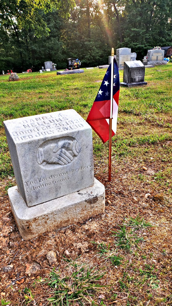 SpringHillSCV's tweet image. Our camp identified two, new #CSA veterans at Calvary Baptist Church in Spring Hill. We cleaned the tombstones and added 1st National flags. RIP #Confederate