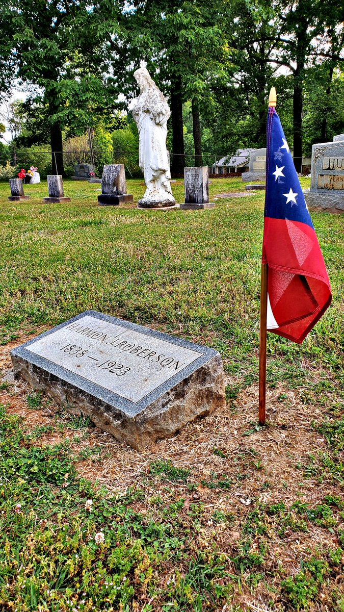 SpringHillSCV's tweet image. Our camp identified two, new #CSA veterans at Calvary Baptist Church in Spring Hill. We cleaned the tombstones and added 1st National flags. RIP #Confederate