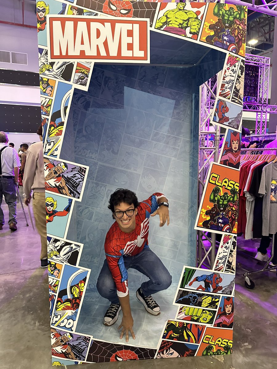 mrfields_17's tweet photo. Nadie:
Yo en el comic con: https://t.co/dGUtzAEoAW
