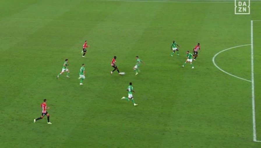 ¿Pero cómo no se puede pitar este fuera de juego habiendo VAR?

Esto es escandaloso.

Imposible no pensar mal. Imposible.