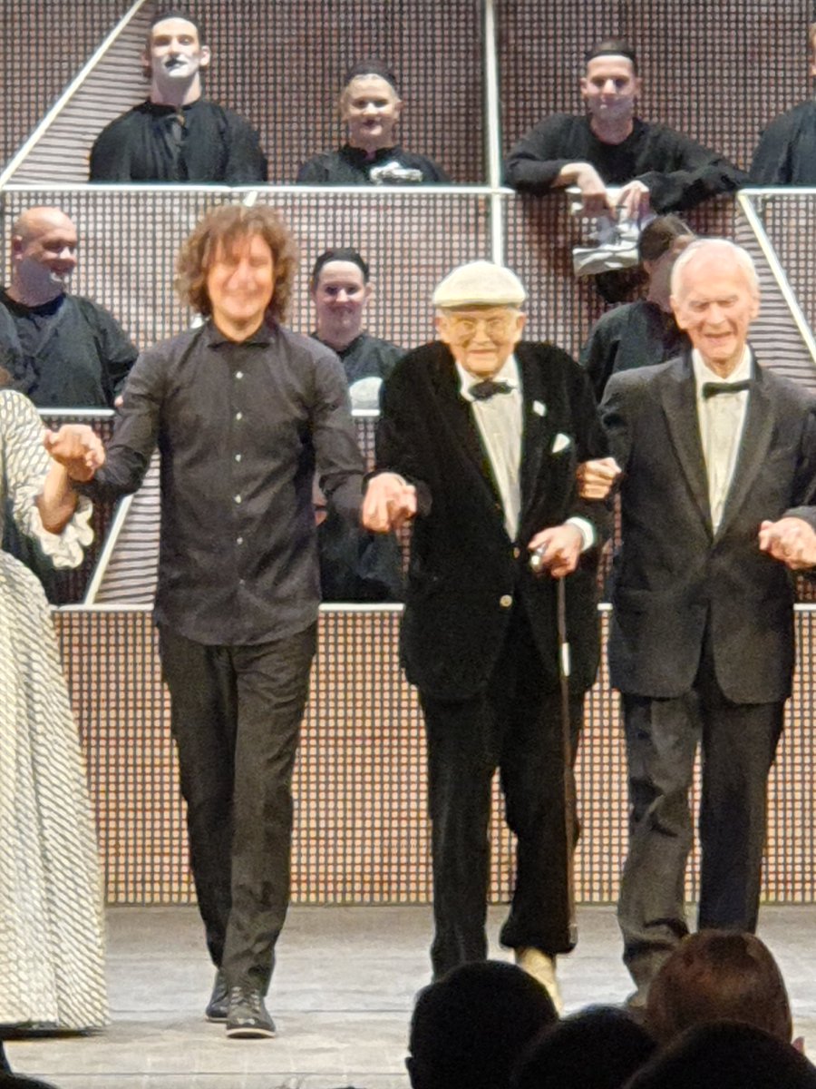 Such a joy to see the 159th performance of this iconic production of The Rake's Progress <a href="/glyndebourne/">Glyndebourne</a> tonight in the presence of David Hockney and John Cox.  Robin Ticciati &amp;  <a href="/LPOrchestra/">London Philharmonic Orchestra</a> a pure delight plus splendid cast.