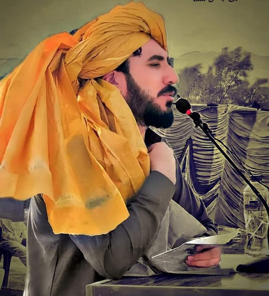 SyedSiddiqShah8's tweet photo. اوس يې فتوی د کفر کار نه کوي
اوس الزامونه  په ما  نور لګوي

اتش پرست شو جھادي مسلمان
چرته چې لاړ شي ھلته اور لګوي

زياره پخپله به ھم سوځي پکې 
دا څوک چې اور زما په کور لګوي

ډاکټر خالق زيار
@PashtunTM_Offic 
@Achakzai__raziq 
#PTMZindabad https://t.co/5TLMkHVecr
