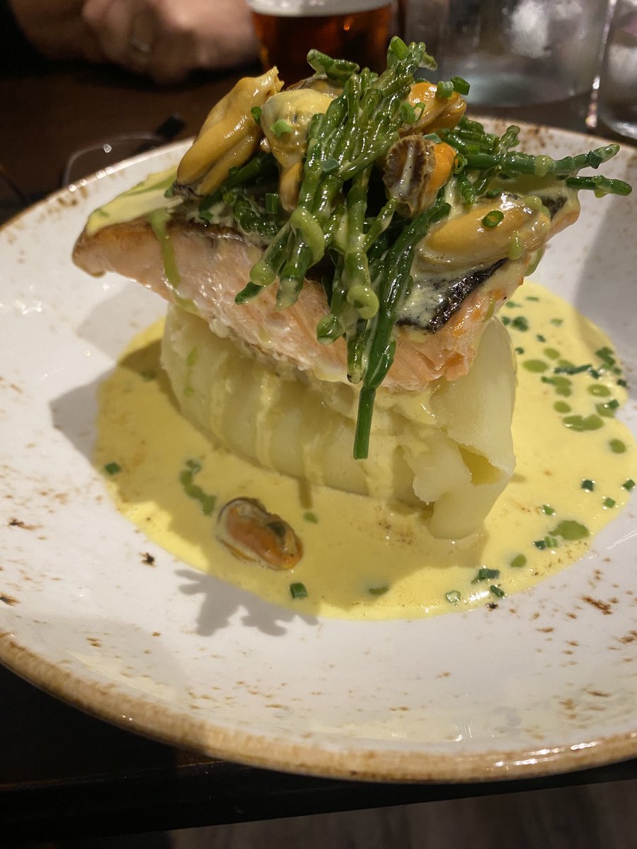 TheCannySoul's tweet photo. There is nowhere in St.A’s you will get salmon &amp; mussels as superb as this for £16.
3 miles out of town The Guardbridge Inn serves this quality of food all the time.
#standrews
⁦@univofstandrews⁩ https://t.co/tbcVsfFXWo