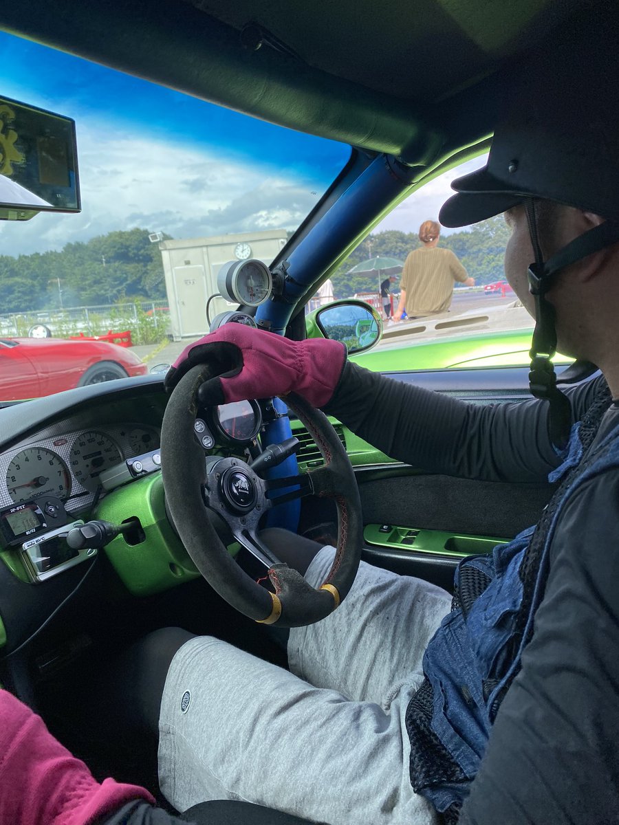 eighter11093's tweet photo. うちが来るまで車を壊すなとあんだけ言ったのに、やっぱり壊れてた🥹
妊婦だったから、魁さんのシルビアに3年近く乗ってないんですよ〜、いい加減乗らせてくれます？？🙄
撮った写真もこれだけ🙄 https://t.co/bvfnN9LaNU