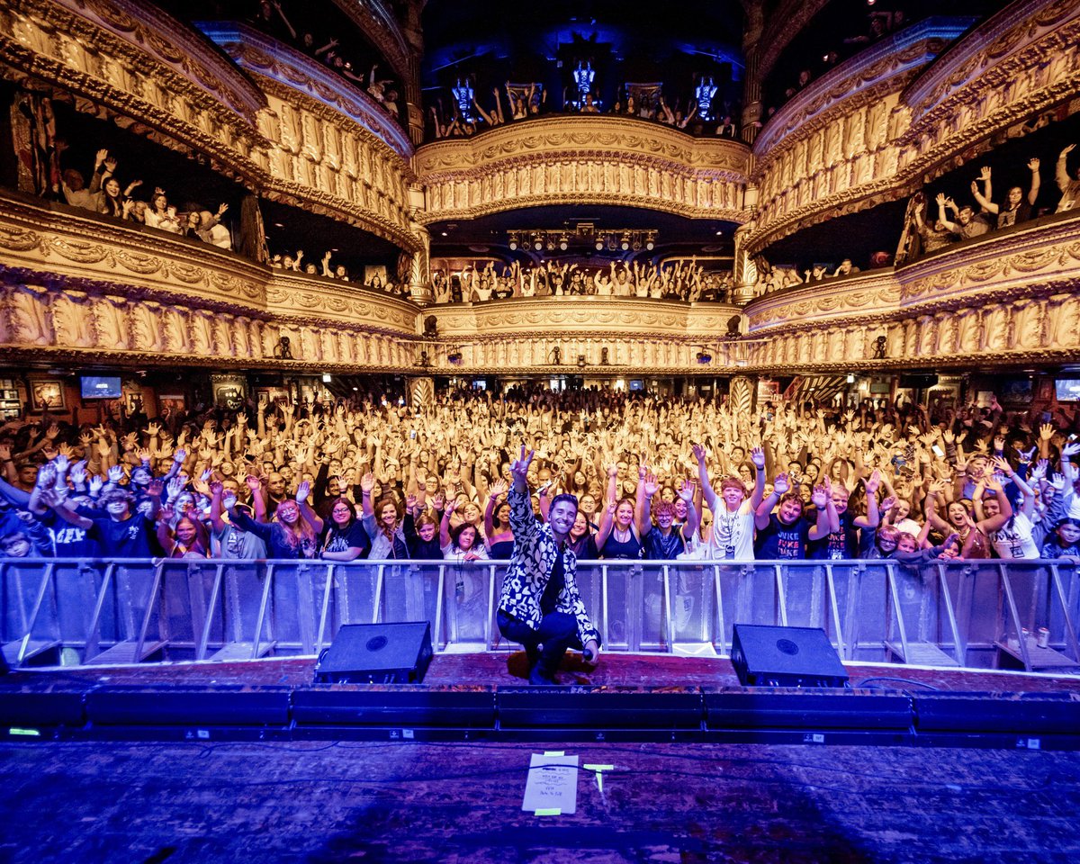 jakemiller's tweet photo. Sold out show last night w JVKE 💙 See ya again next month Chicago! https://t.co/uZXdKcUH3I