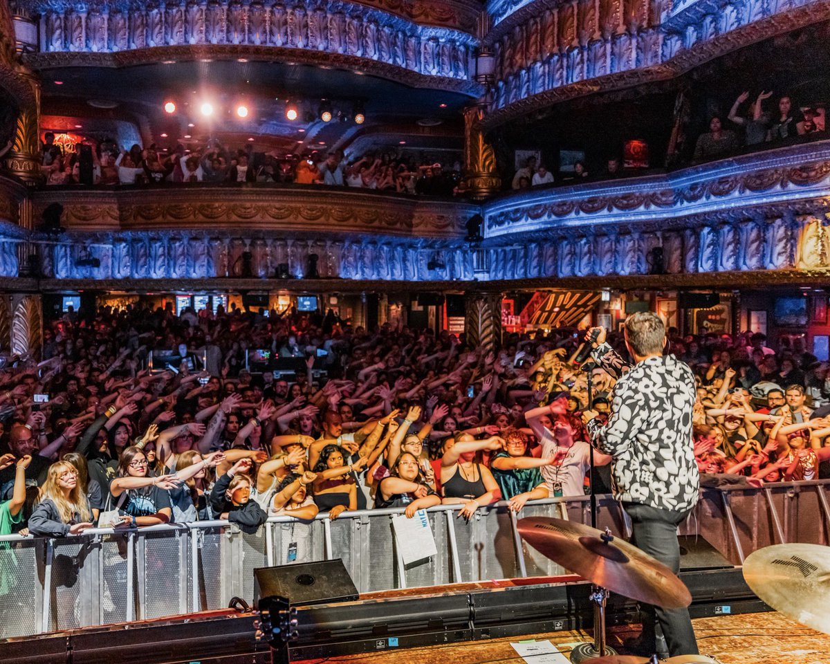 jakemiller's tweet photo. Sold out show last night w JVKE 💙 See ya again next month Chicago! https://t.co/uZXdKcUH3I